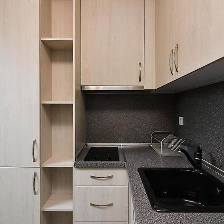 וארנה Small Studio On Budget In The Heart Of City מראה חיצוני תמונה