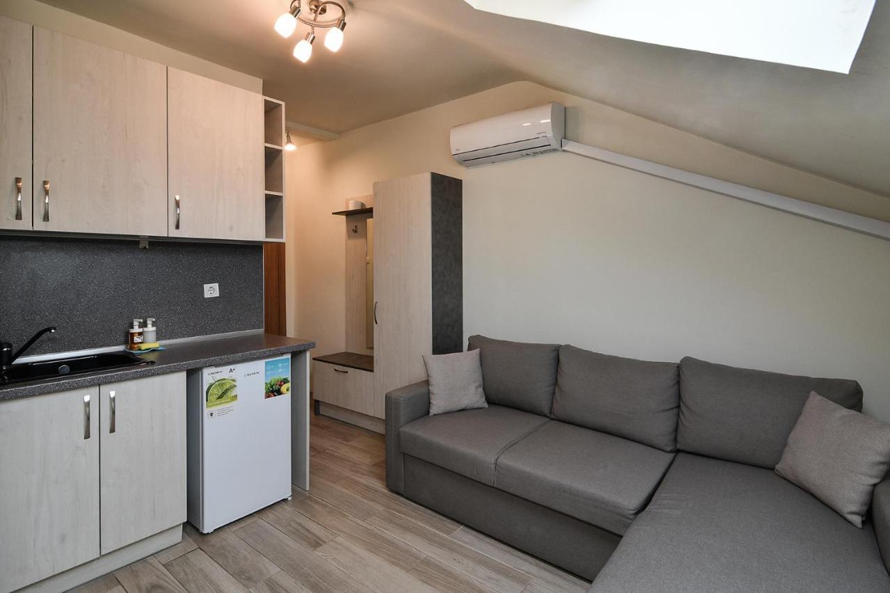 וארנה Small Studio On Budget In The Heart Of City מראה חיצוני תמונה