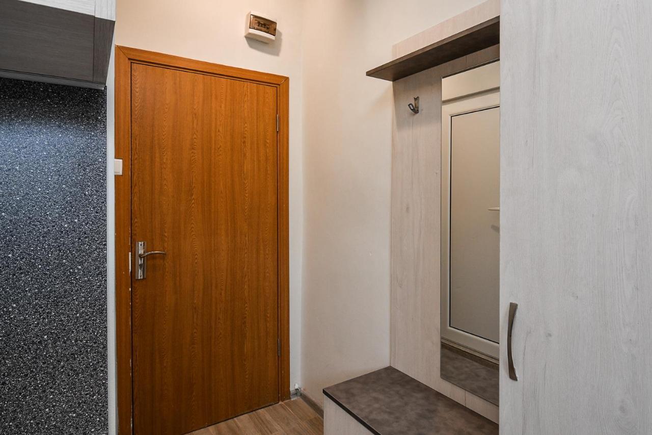 וארנה Small Studio On Budget In The Heart Of City מראה חיצוני תמונה