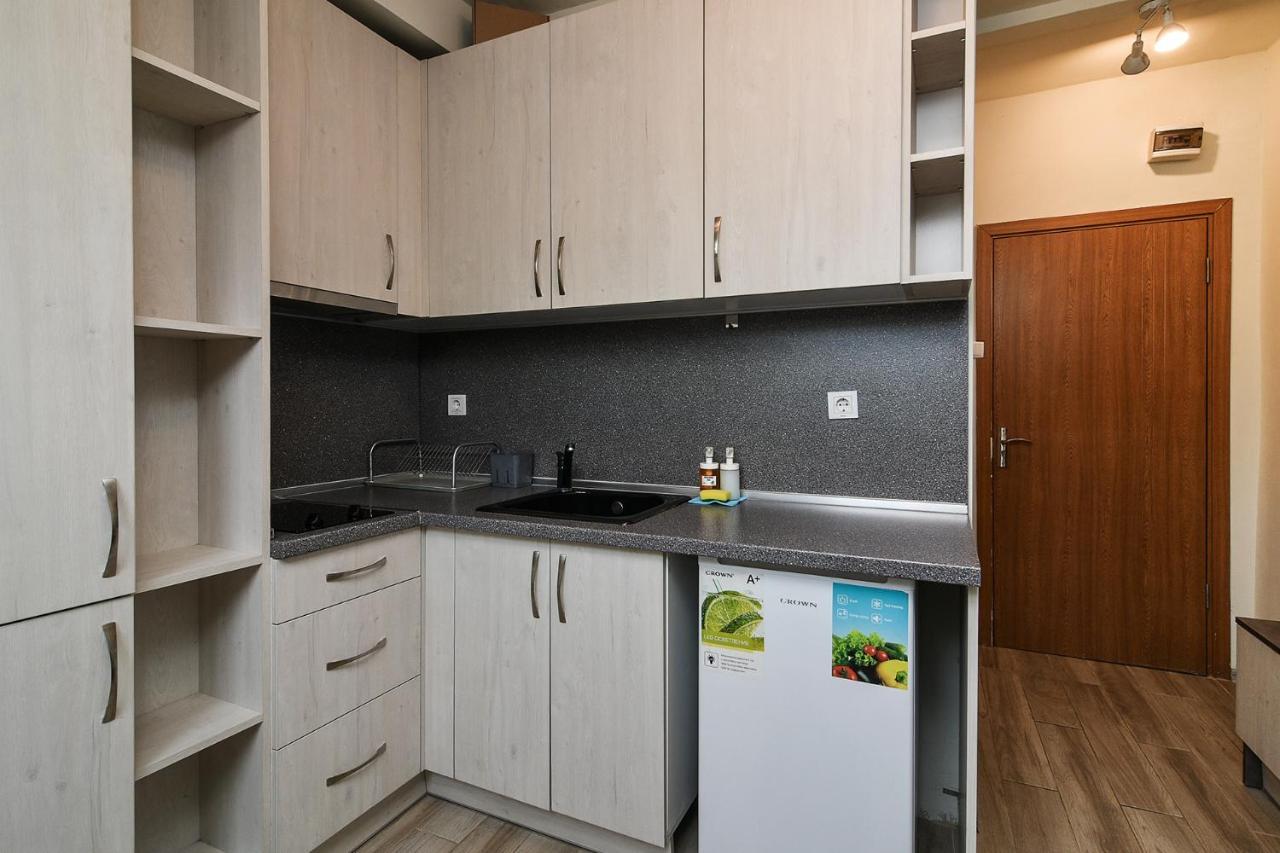וארנה Small Studio On Budget In The Heart Of City מראה חיצוני תמונה